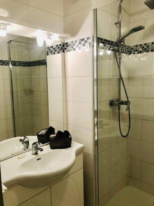 "Beausoleil" T2 Lumineux, Parking, Clim, Wifi Apartment Sete Exterior photo